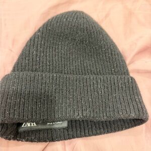 Zara Men's Charcoal Ribbed Beanie